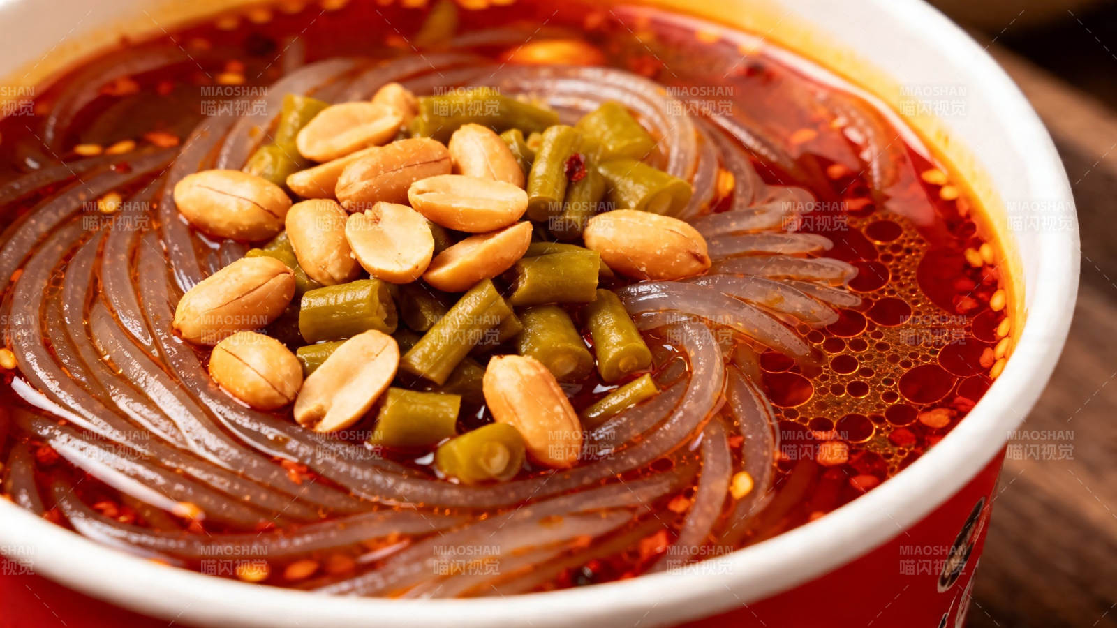 红油酸辣粉 花生豆角香图片