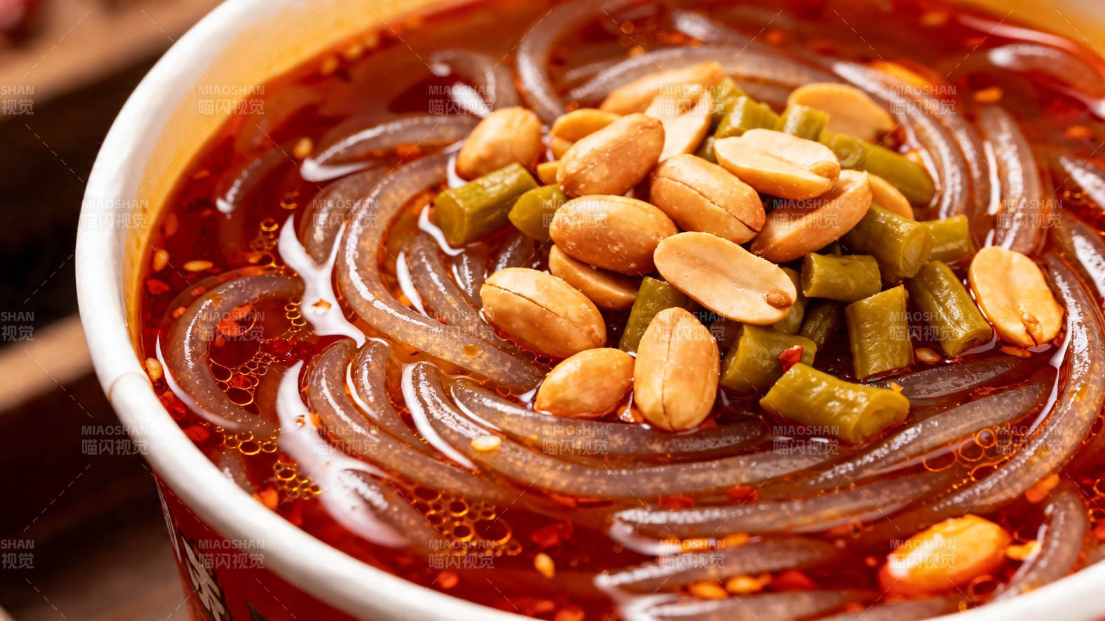 红油酸辣粉 花生豆角香图片