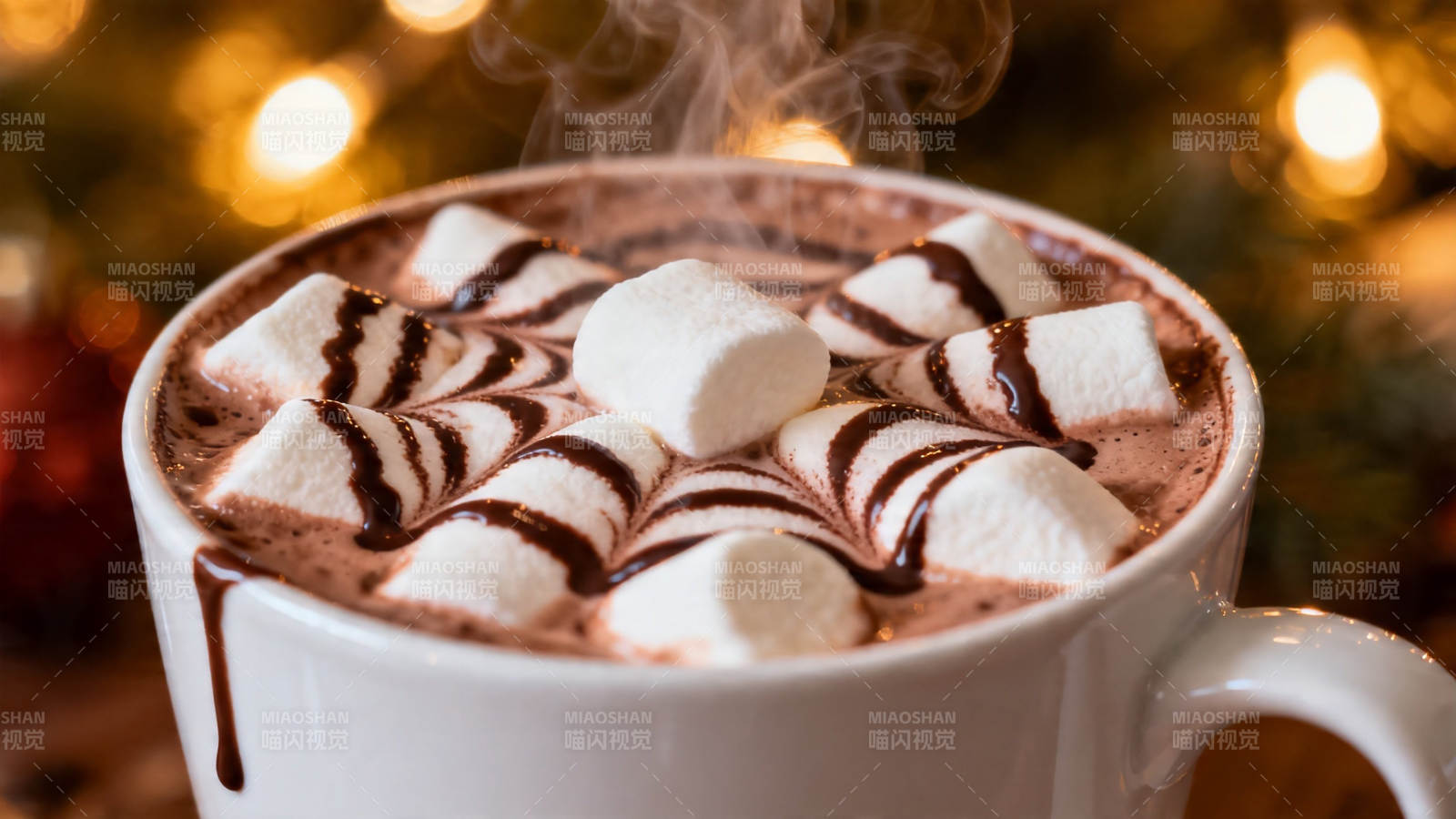 热巧克力配棉花糖 暖意融融图片