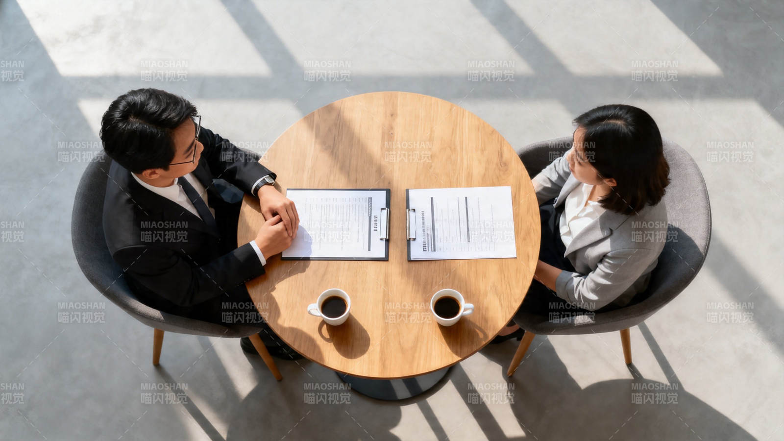 商务洽谈 签约时刻图片