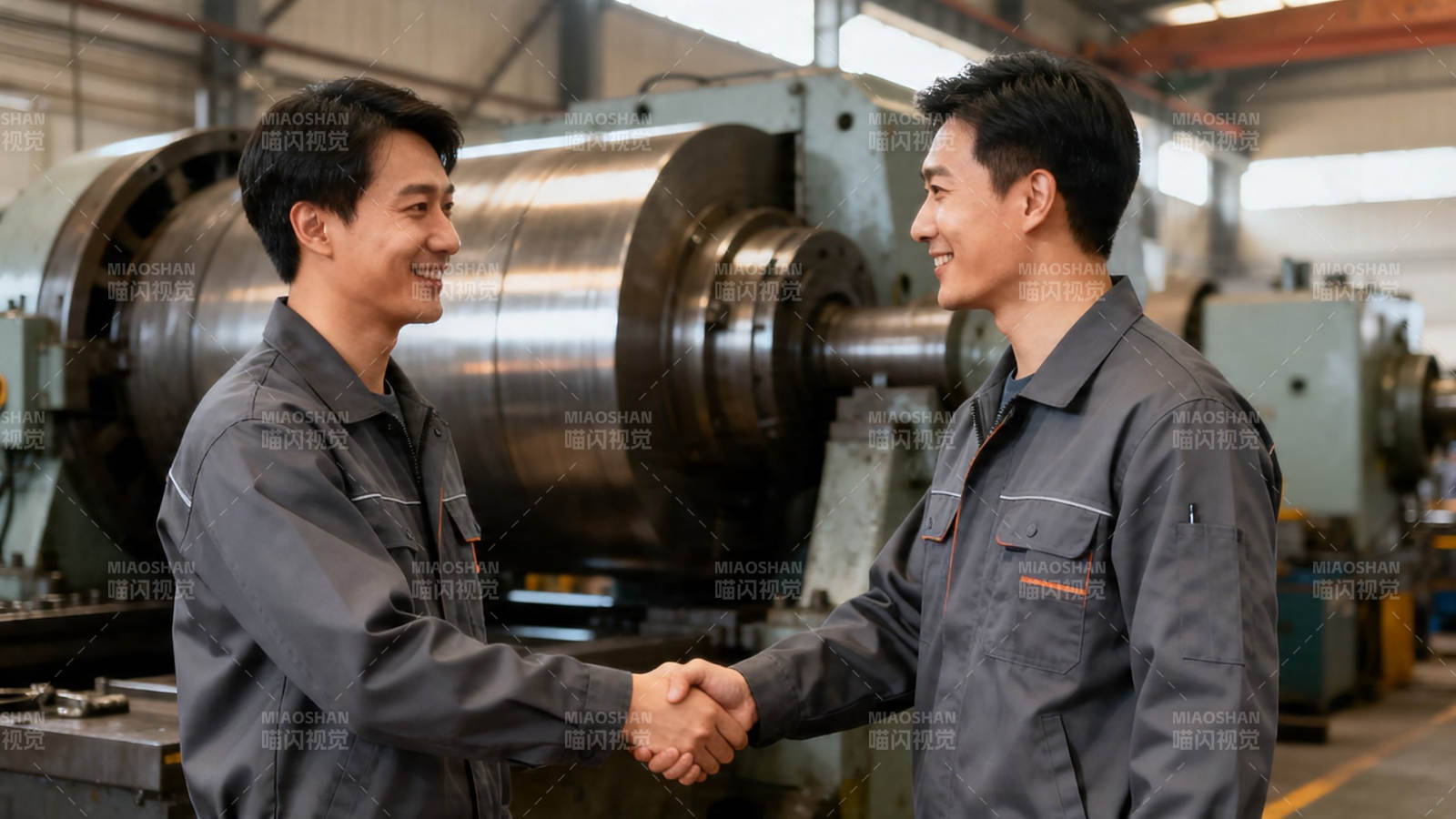 工厂握手 合作愉快图片