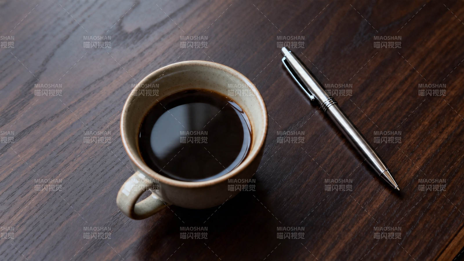 咖啡与笔 静享思考时光图片