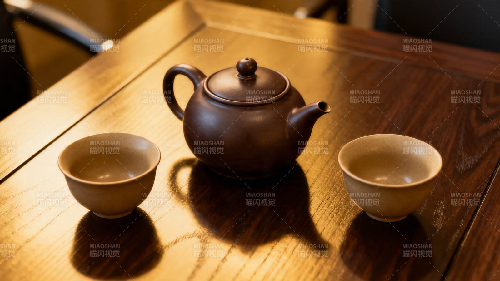 紫砂壶配双杯 茶韵悠然图片