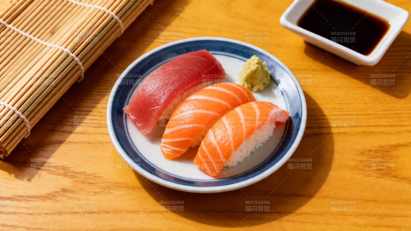 三文鱼金枪鱼寿司拼盘图片