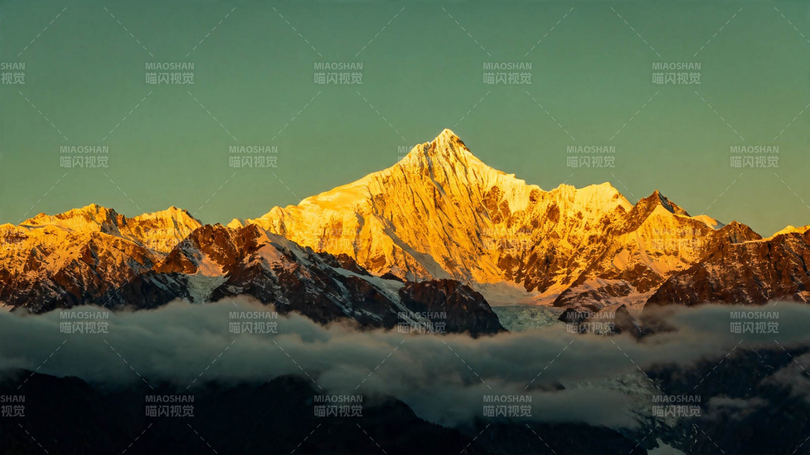 金山云海 峰顶披金霞图片