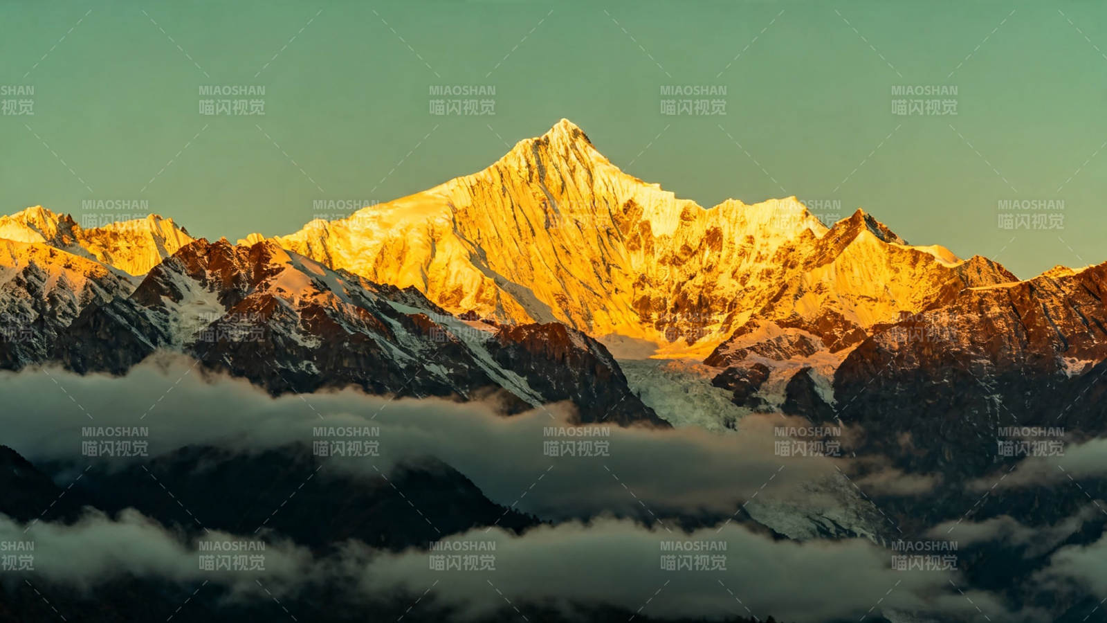 金山云海 峰顶耀金光图片