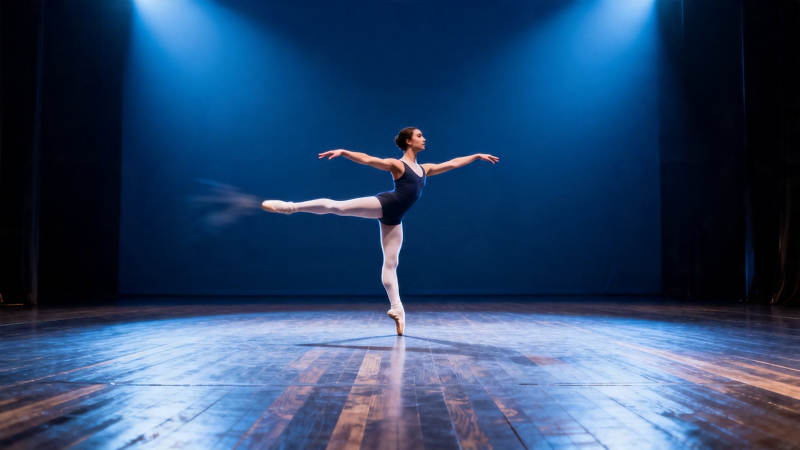 舞台上的芭蕾舞者图片