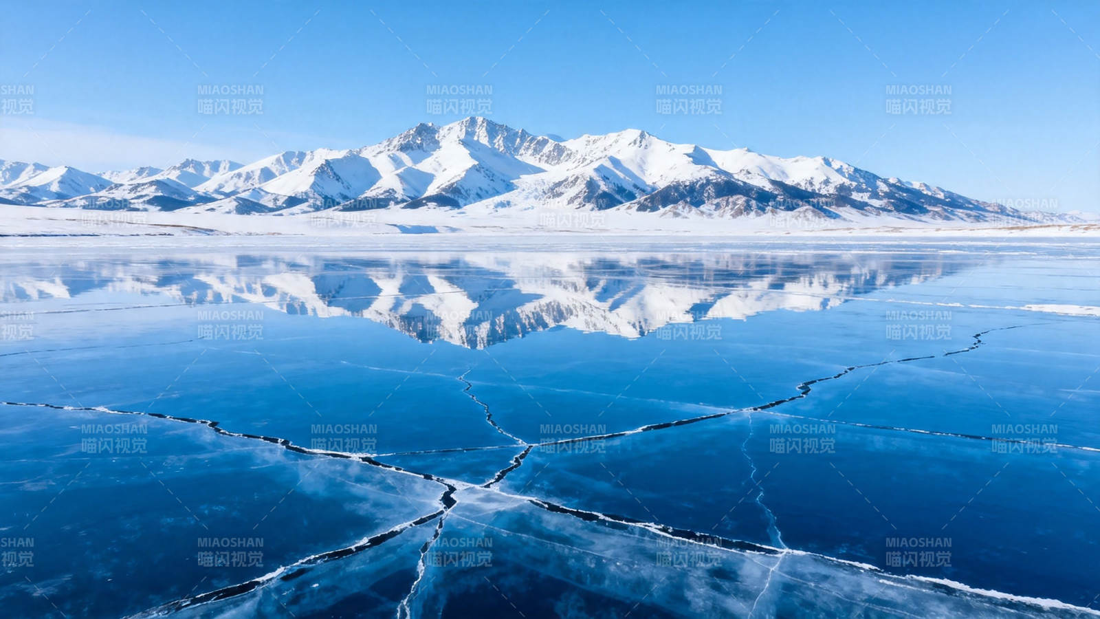 冰湖映雪山 裂痕如画境图片