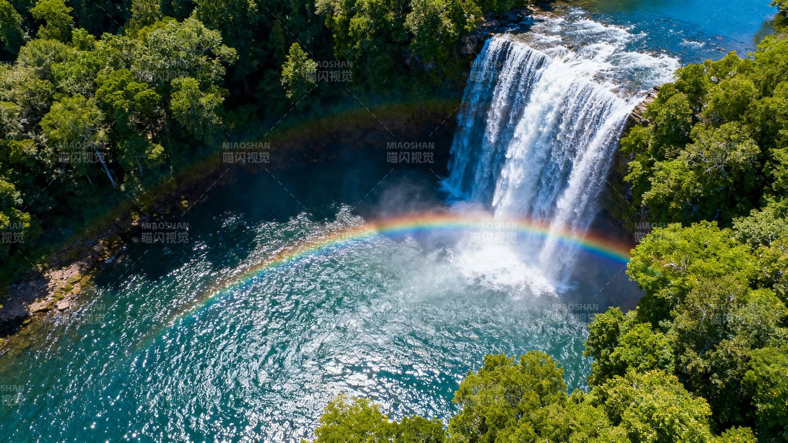 瀑布彩虹 绿林环绕奇观图片