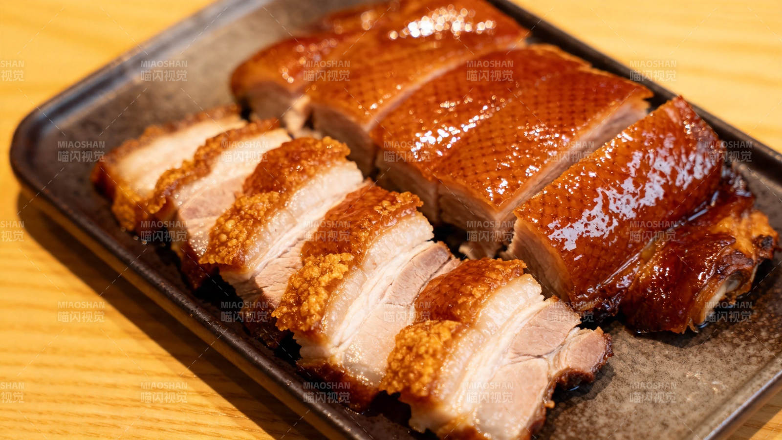 双拼烧味 脆皮烧肉 蜜汁叉烧图片