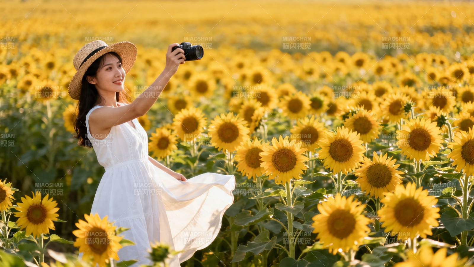 向日葵田中的自拍少女图片