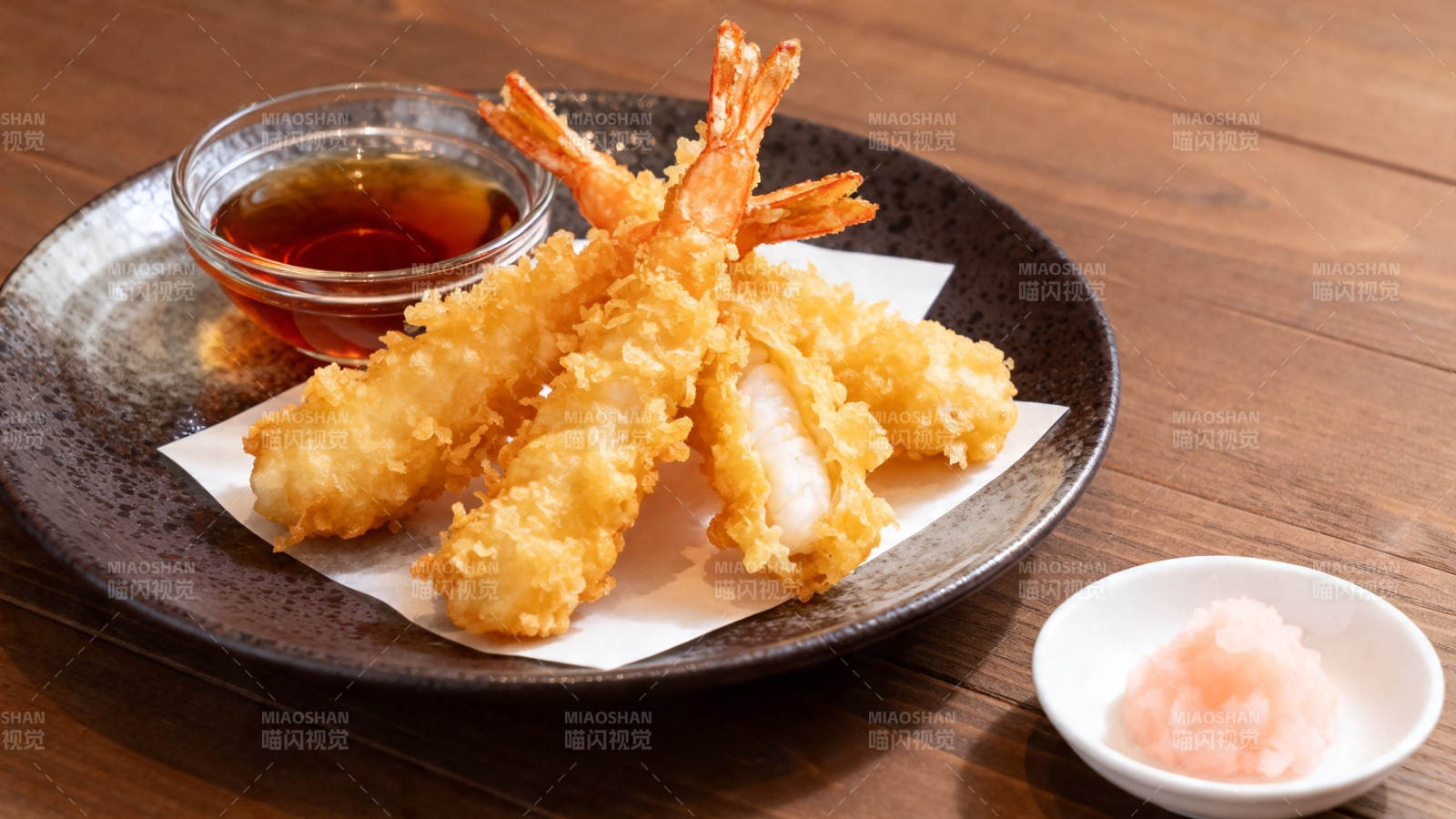 天妇罗虾配蘸酱盐图片