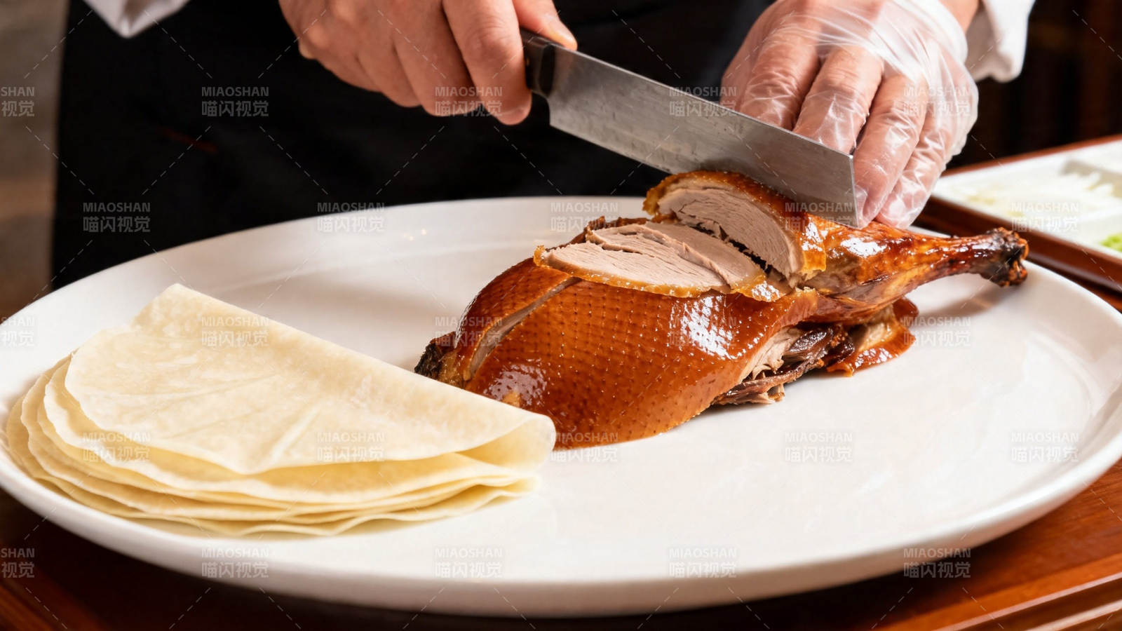 烤鸭切片配薄饼图片
