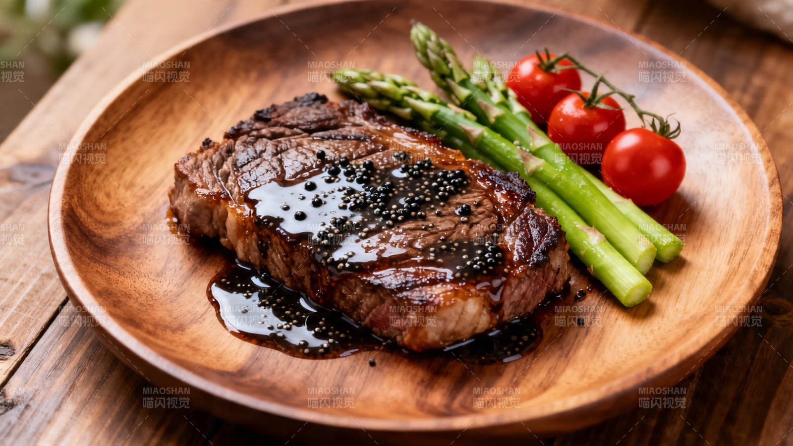 香煎牛排配芦笋小番茄图片