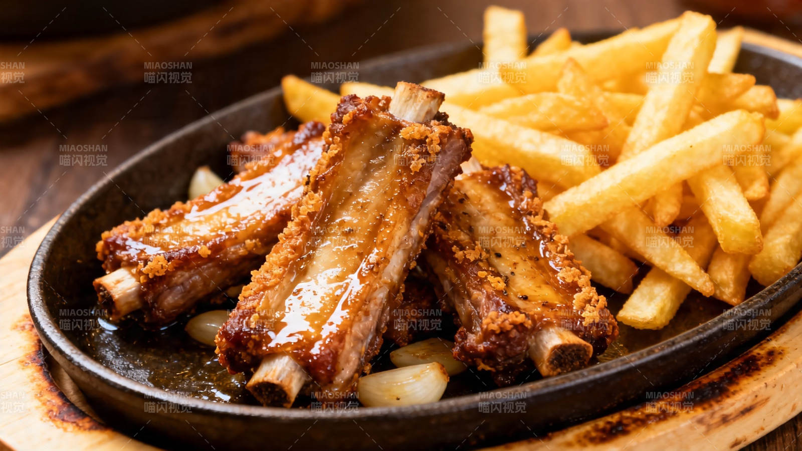 烤肋排配薯条 香脆诱人图片