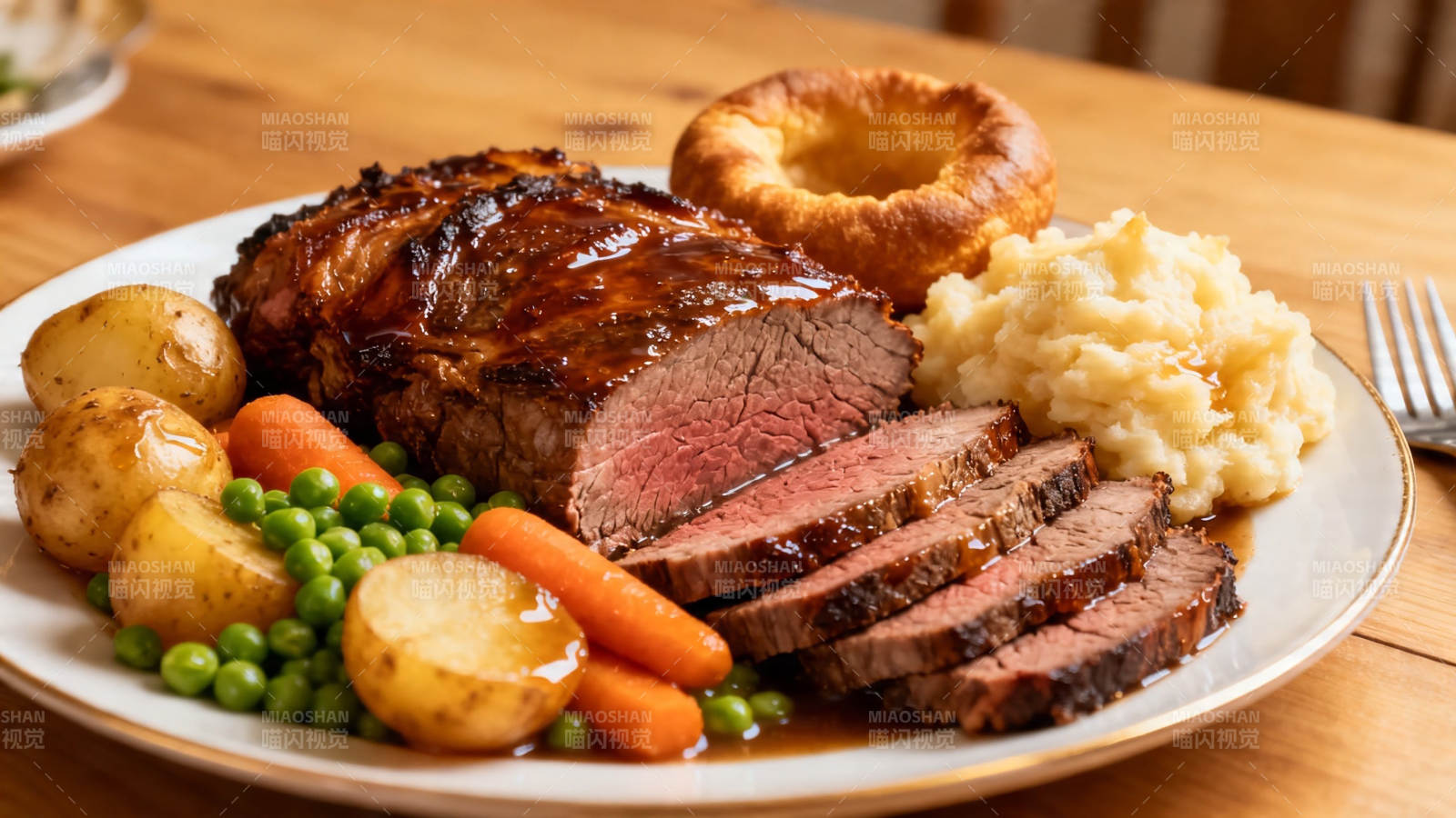 英式烤牛肉配约克布丁图片