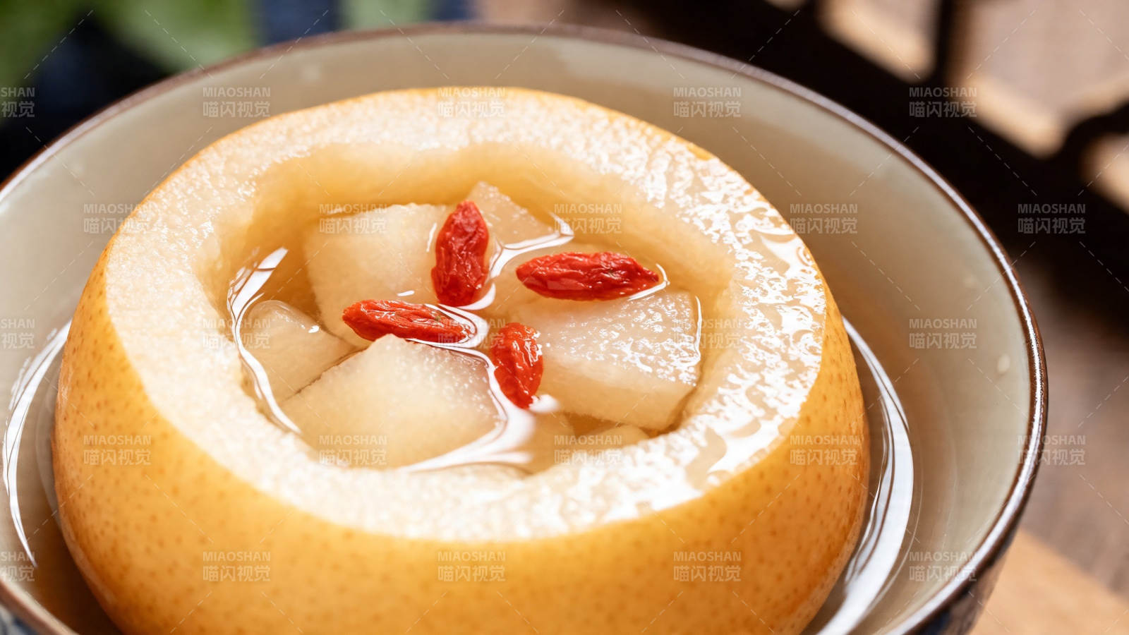 冰糖炖雪梨 润肺止咳佳品图片