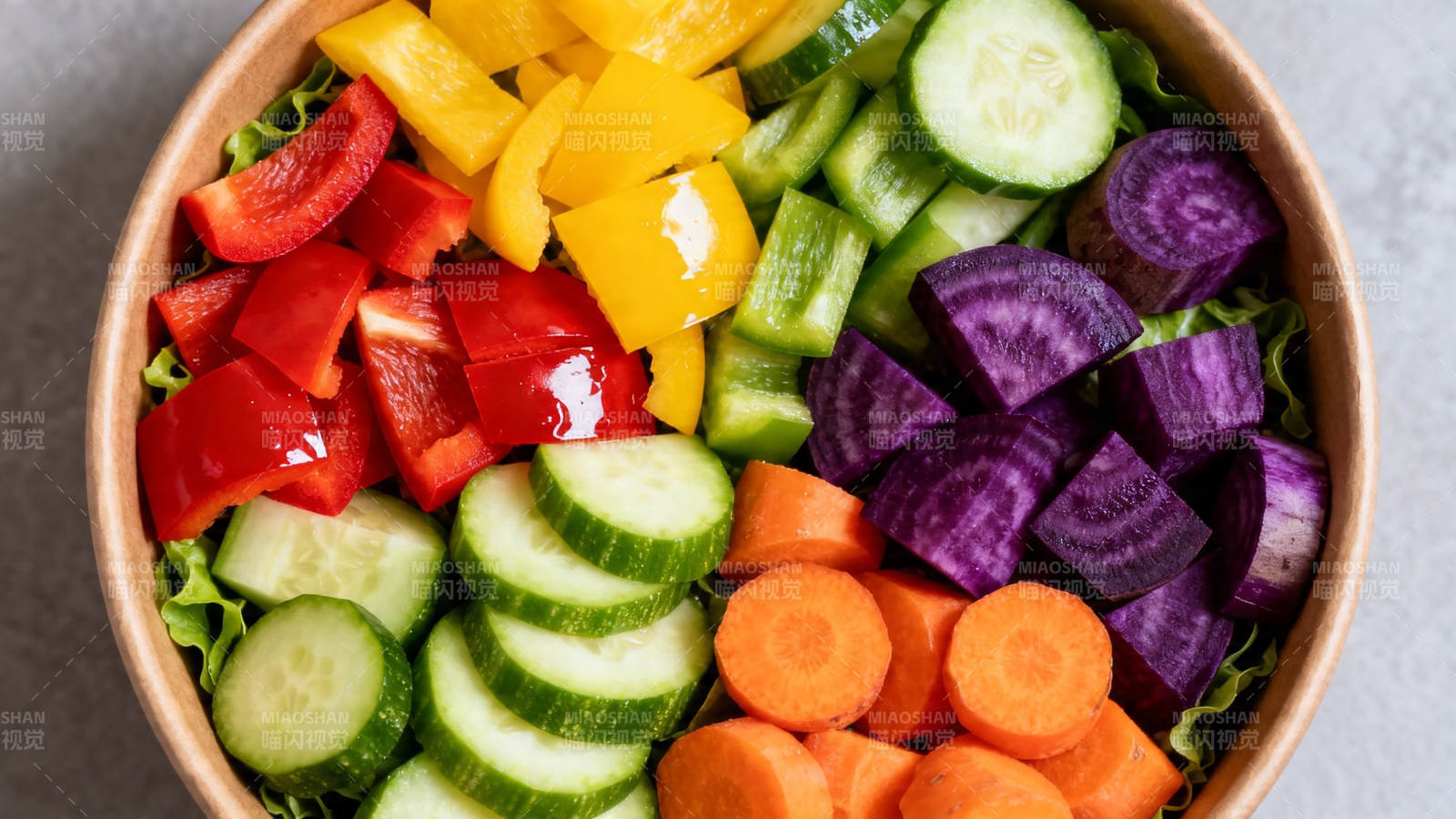 五彩蔬菜沙拉碗图片