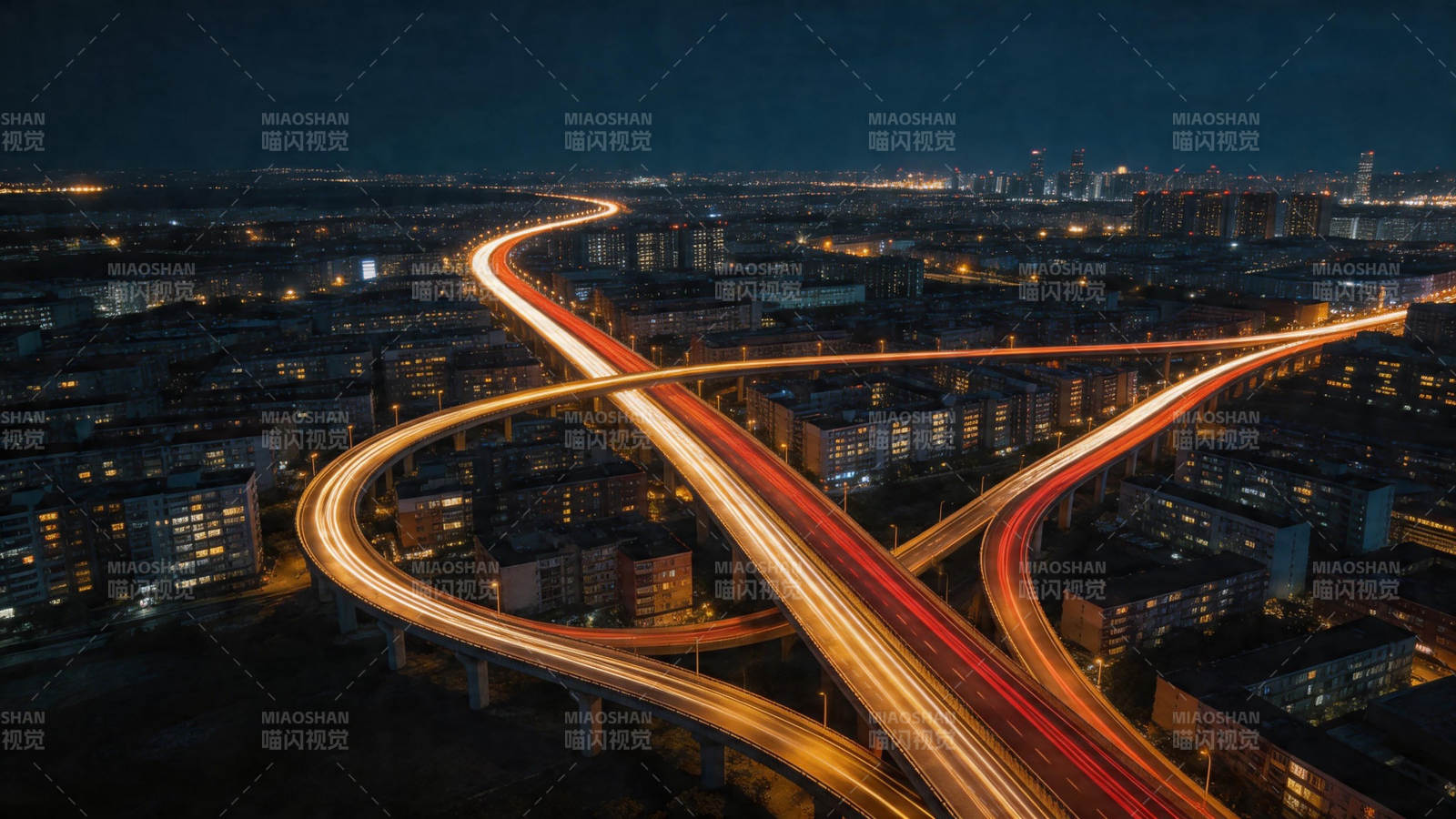 夜城立交 光轨如织图片
