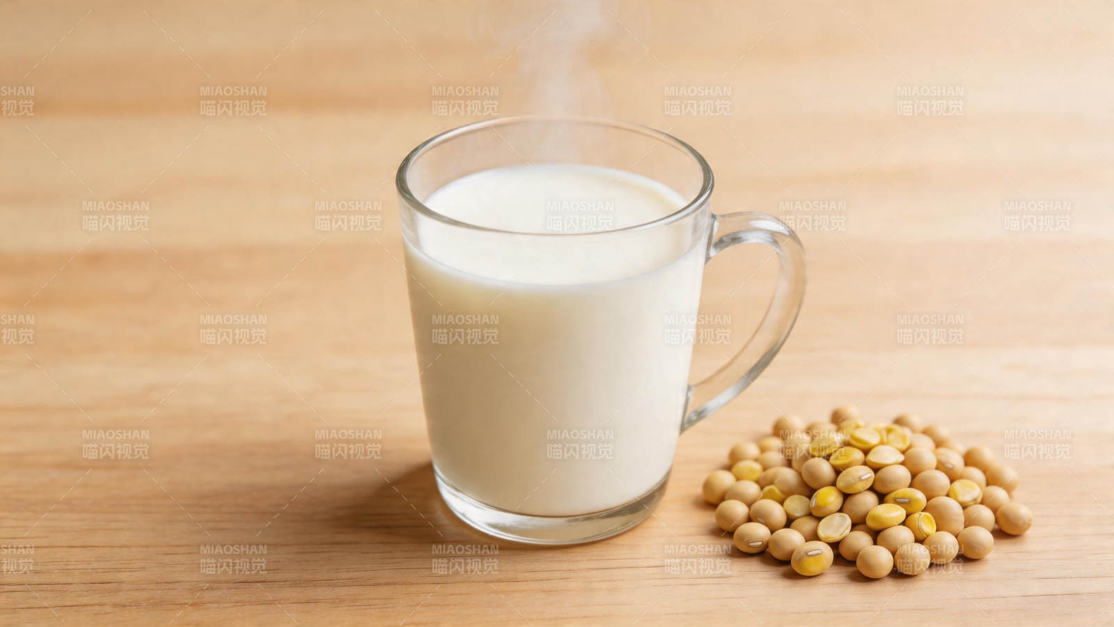 热豆浆配黄豆 暖胃又健康图片