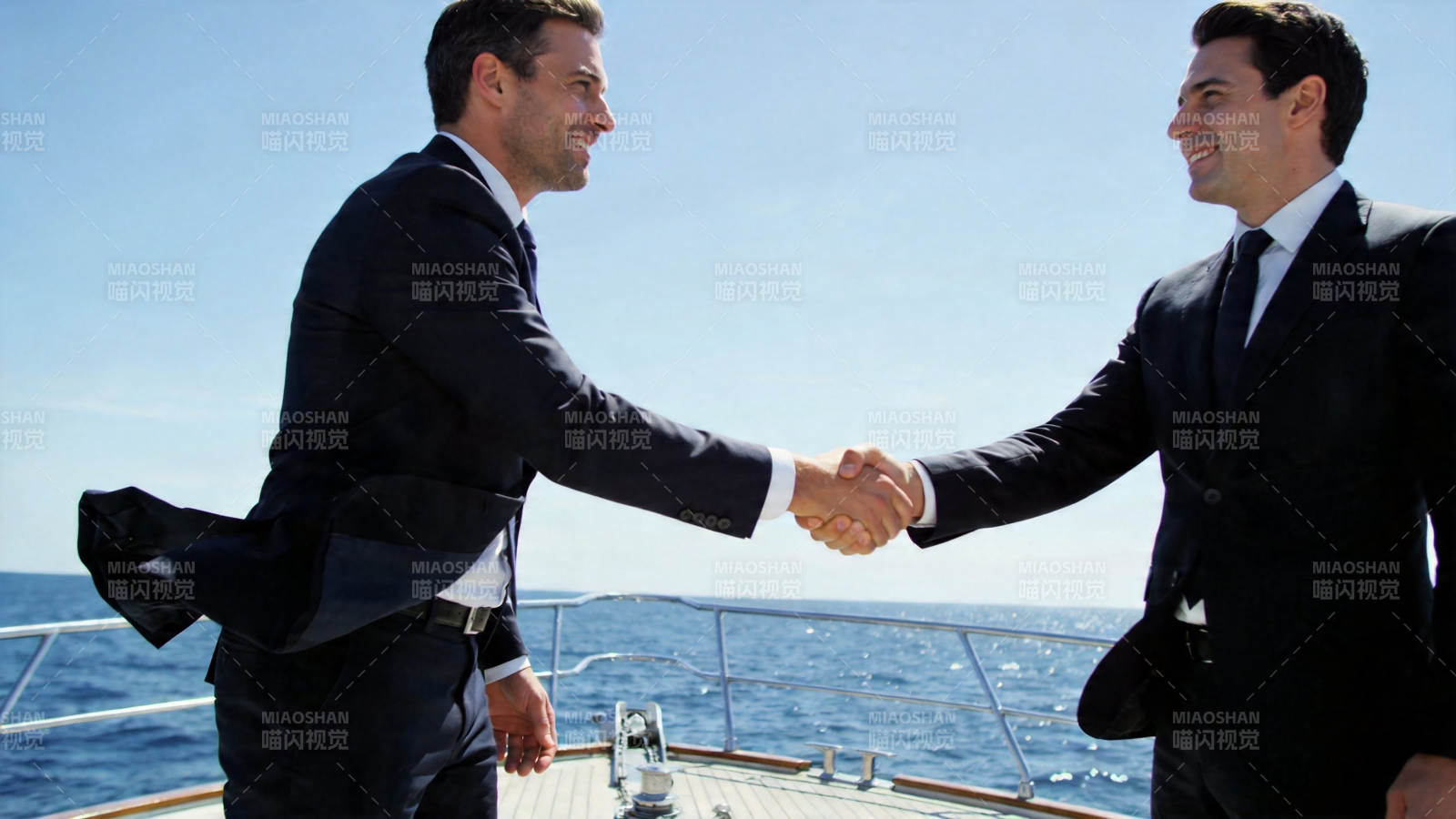 海上握手 合作达成图片