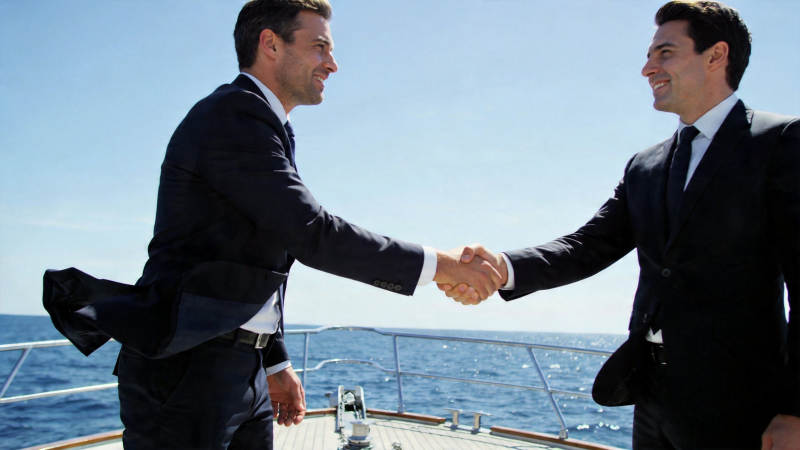 海上握手 合作达成图片