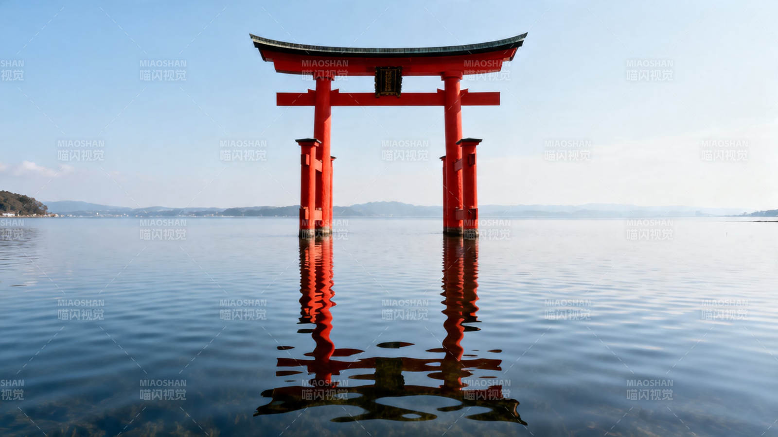 海上红鸟居 倒影如画图片