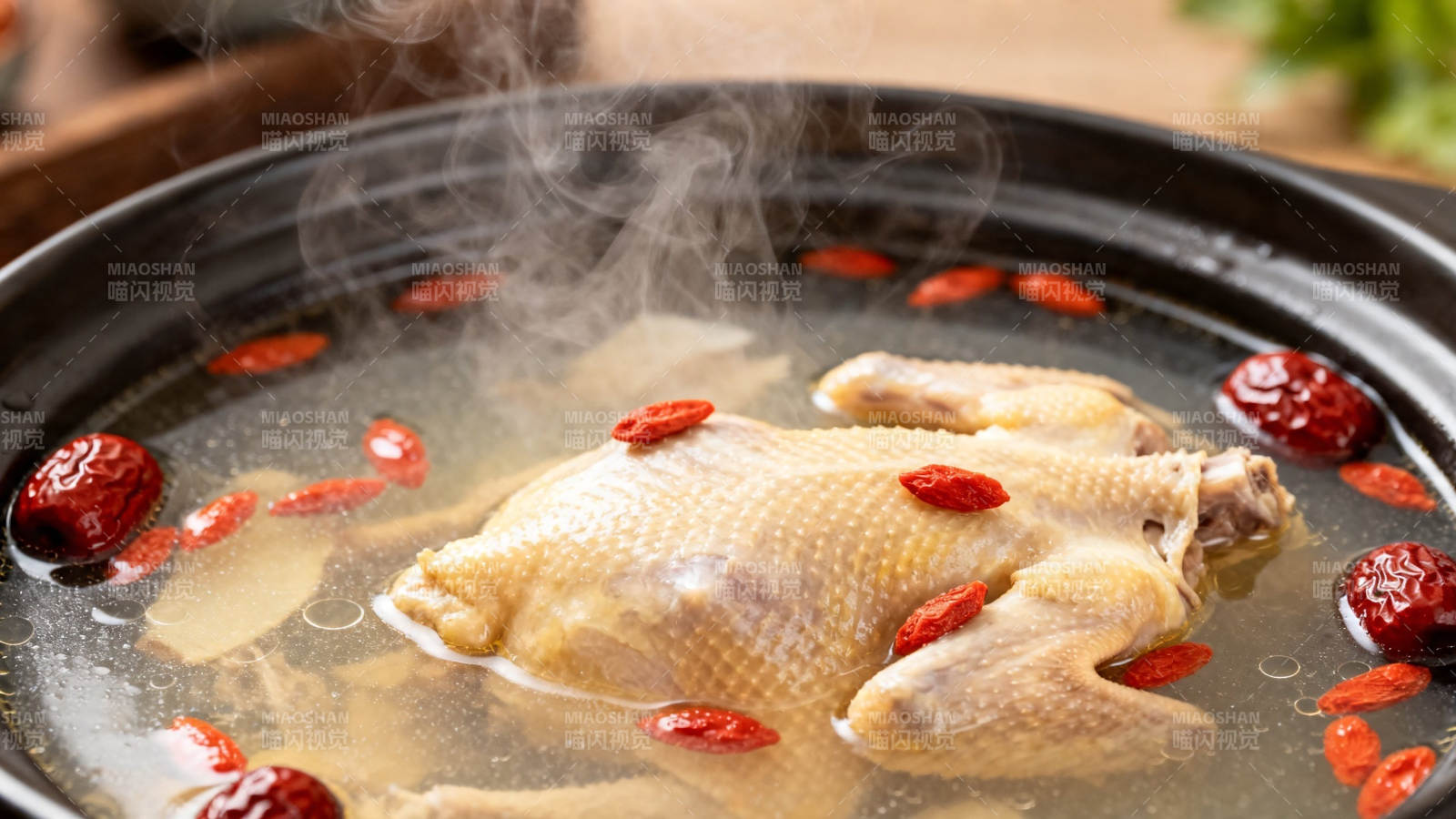 枸杞红枣炖鸡汤图片