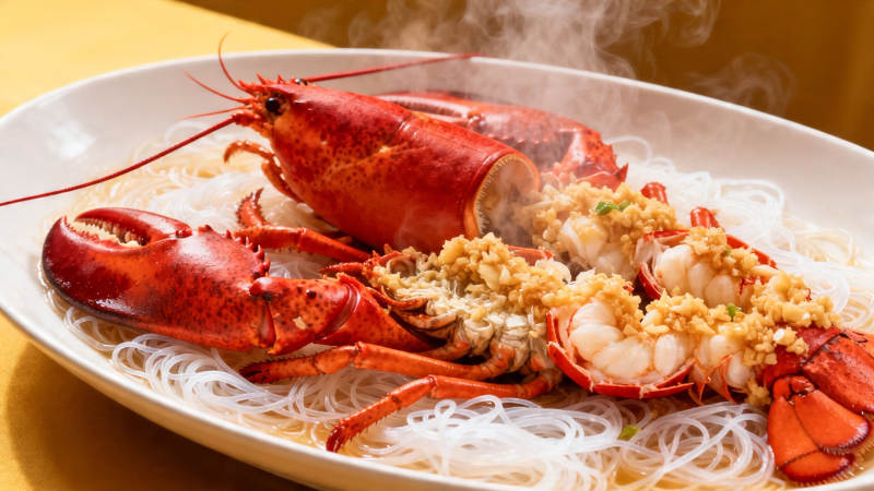 蒜蓉蒸龙虾配米粉图片