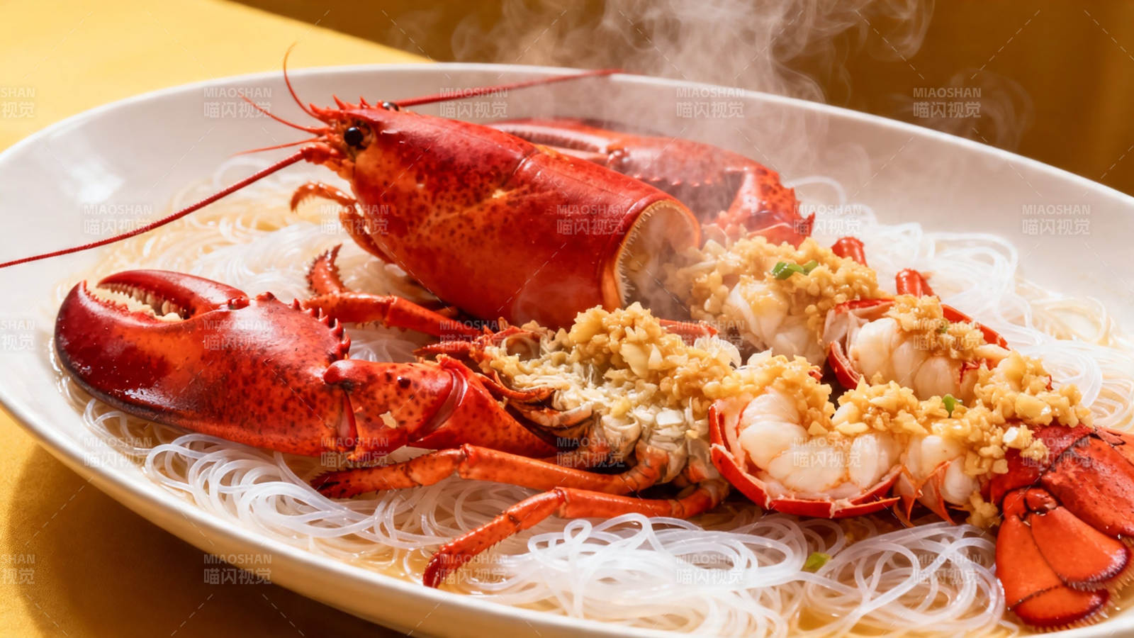 蒜蓉蒸龙虾配米粉图片