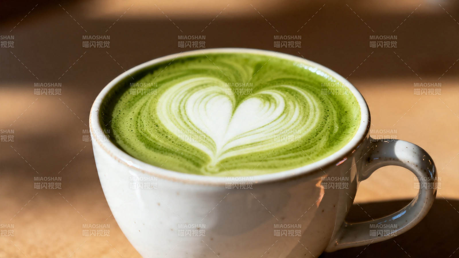 抹茶拿铁 心形拉花艺术图片