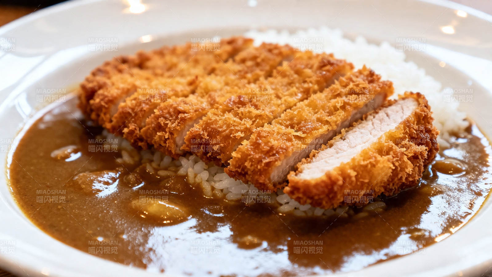 日式咖喱猪排饭图片