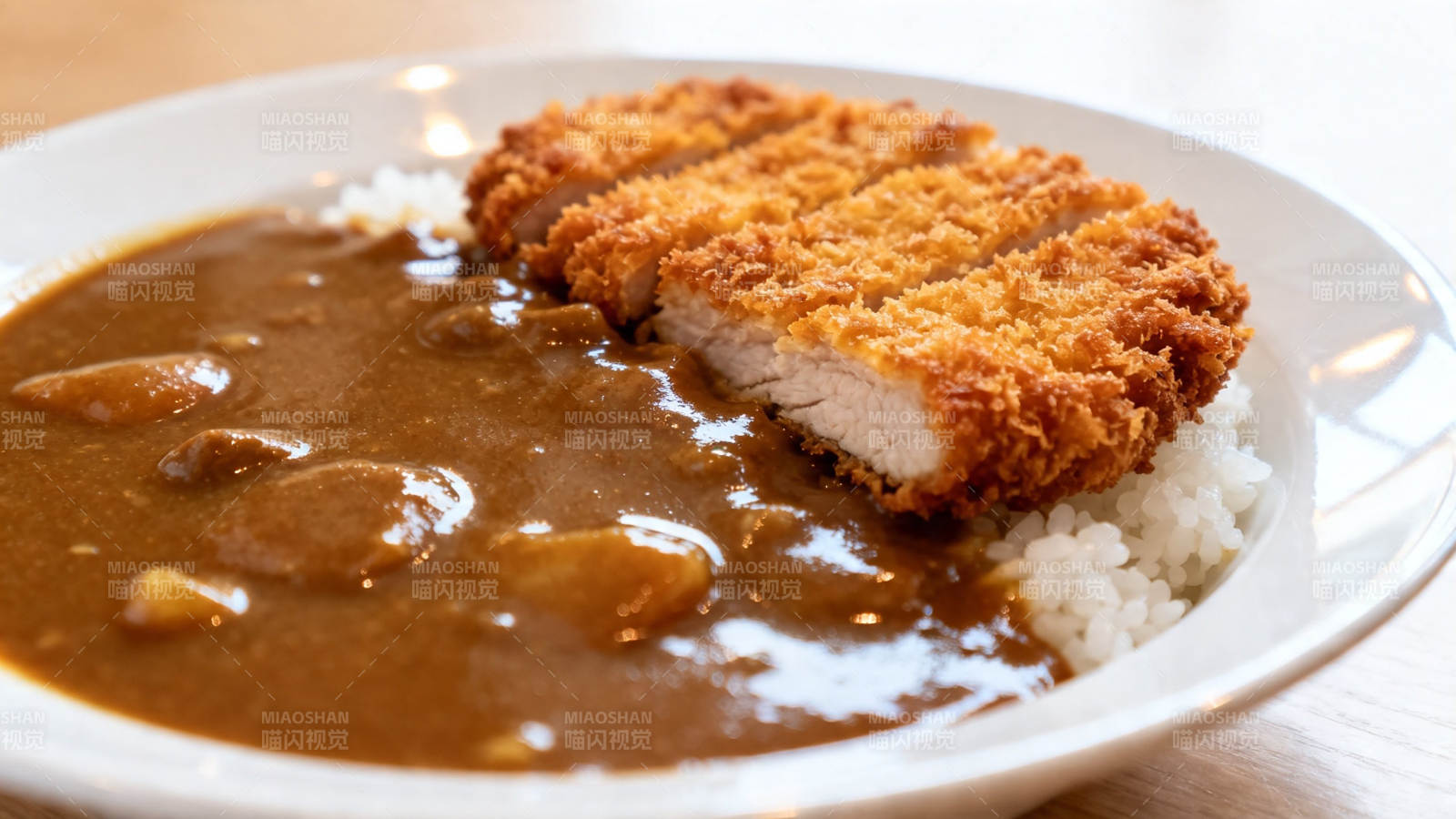 日式炸猪排咖喱饭图片