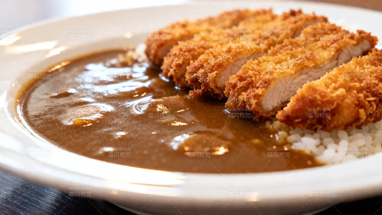 日式咖喱猪排饭图片