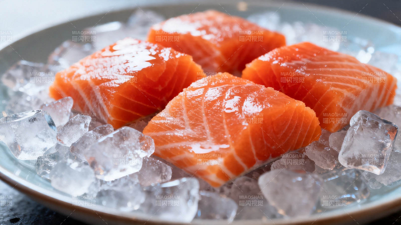 冰镇三文鱼刺身图片