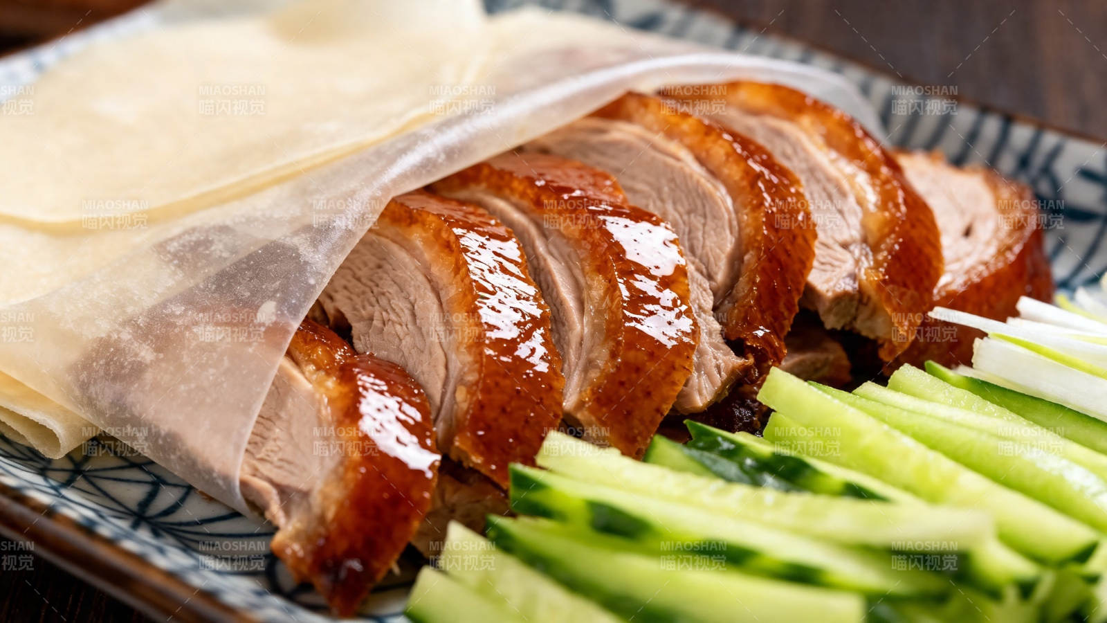 北京烤鸭配饼菜图片