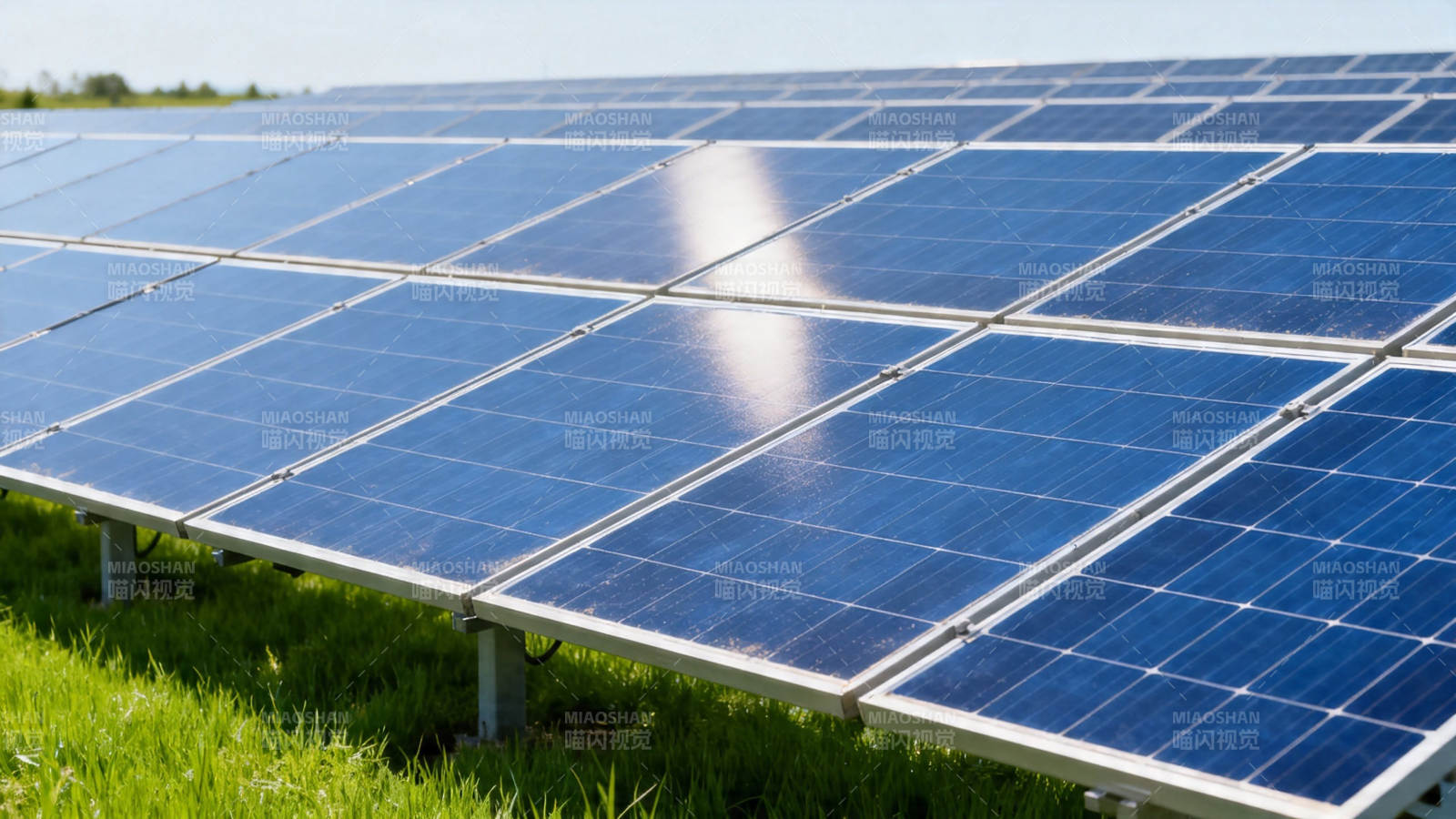 太阳能板阵列发电中图片