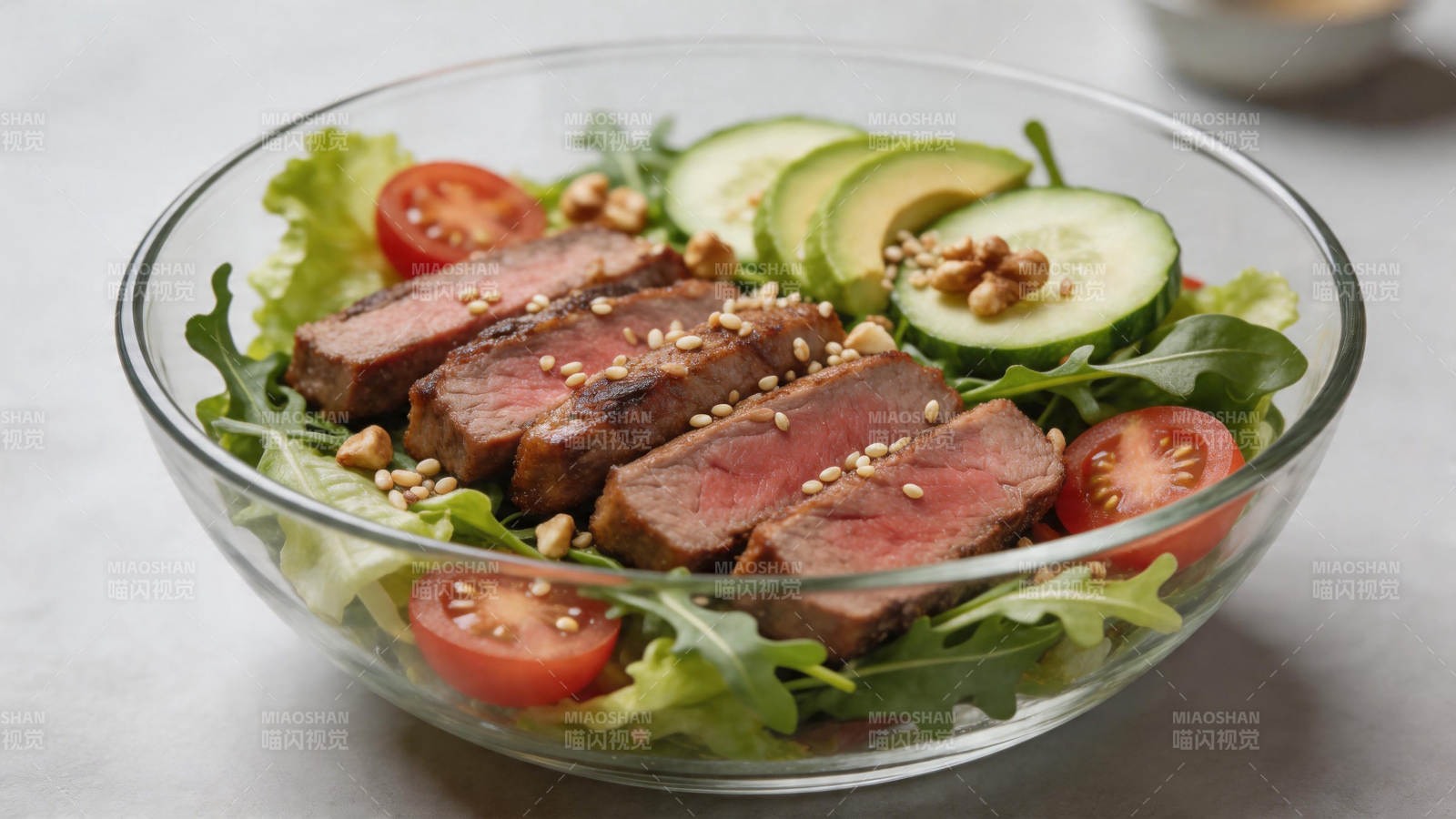 牛排牛油果沙拉碗图片