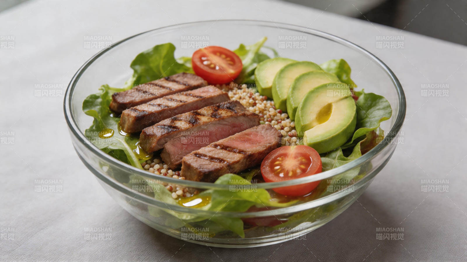 牛排牛油果沙拉碗图片