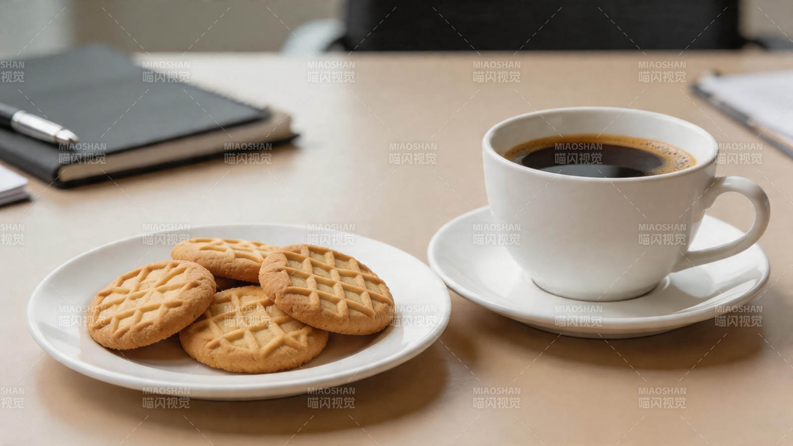 咖啡配饼干 办公小憩时光图片