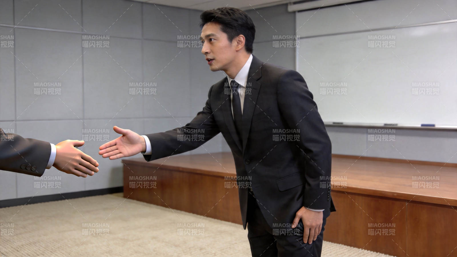 商务握手瞬间图片