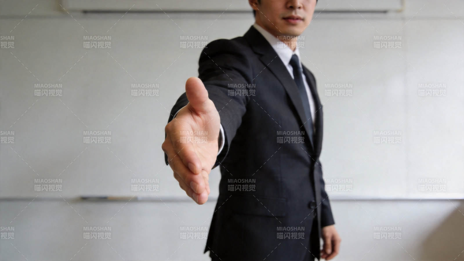 商务握手 合作开启图片