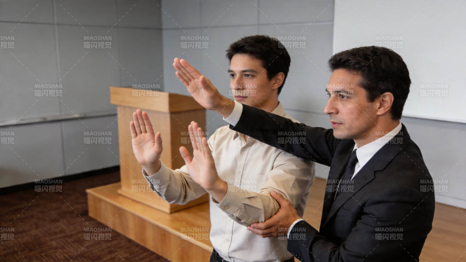 法庭宣誓瞬间图片