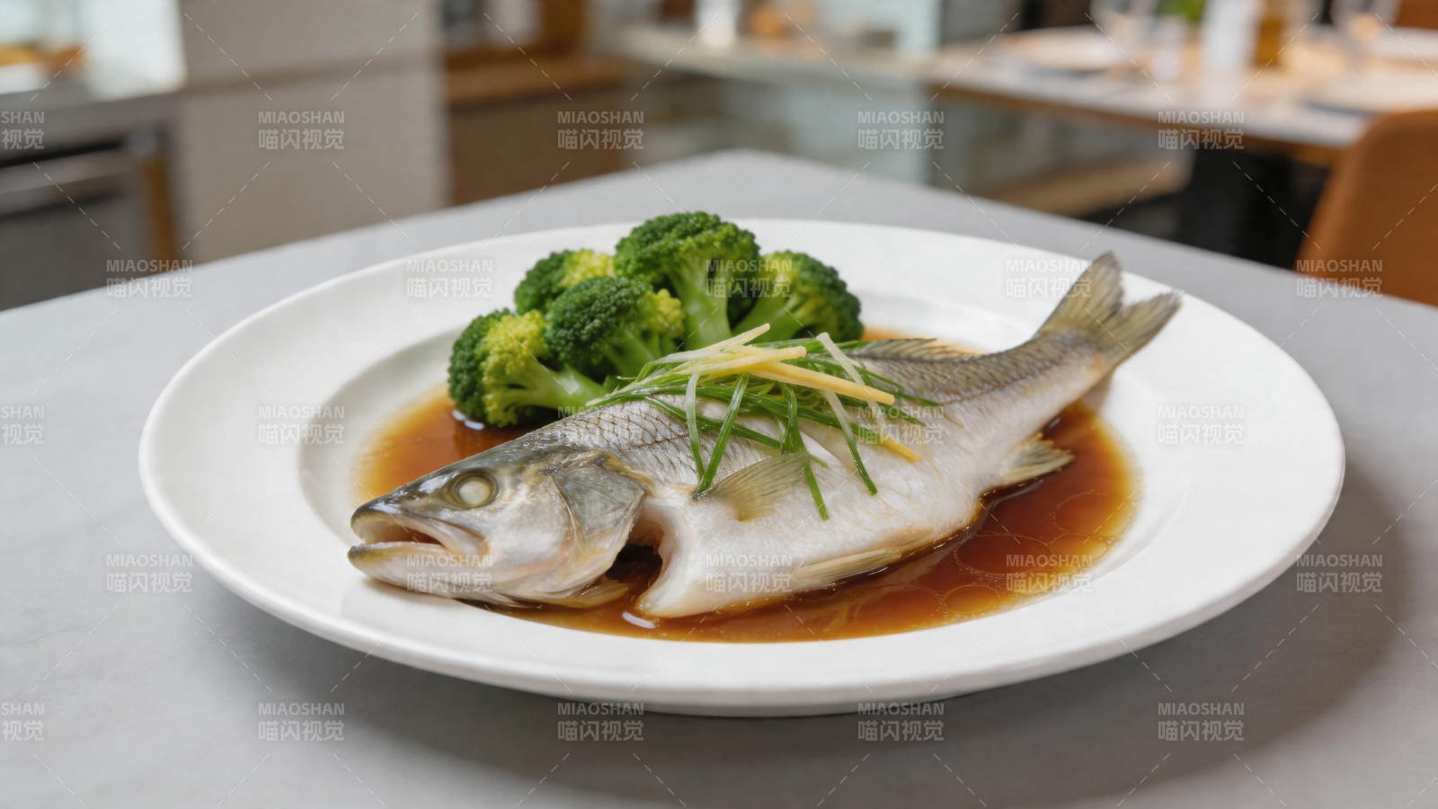 清蒸鱼配西兰花 鲜美健康餐图片