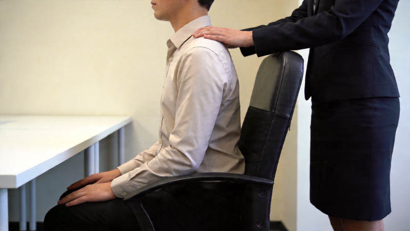 职场按摩 舒缓肩颈压力图片