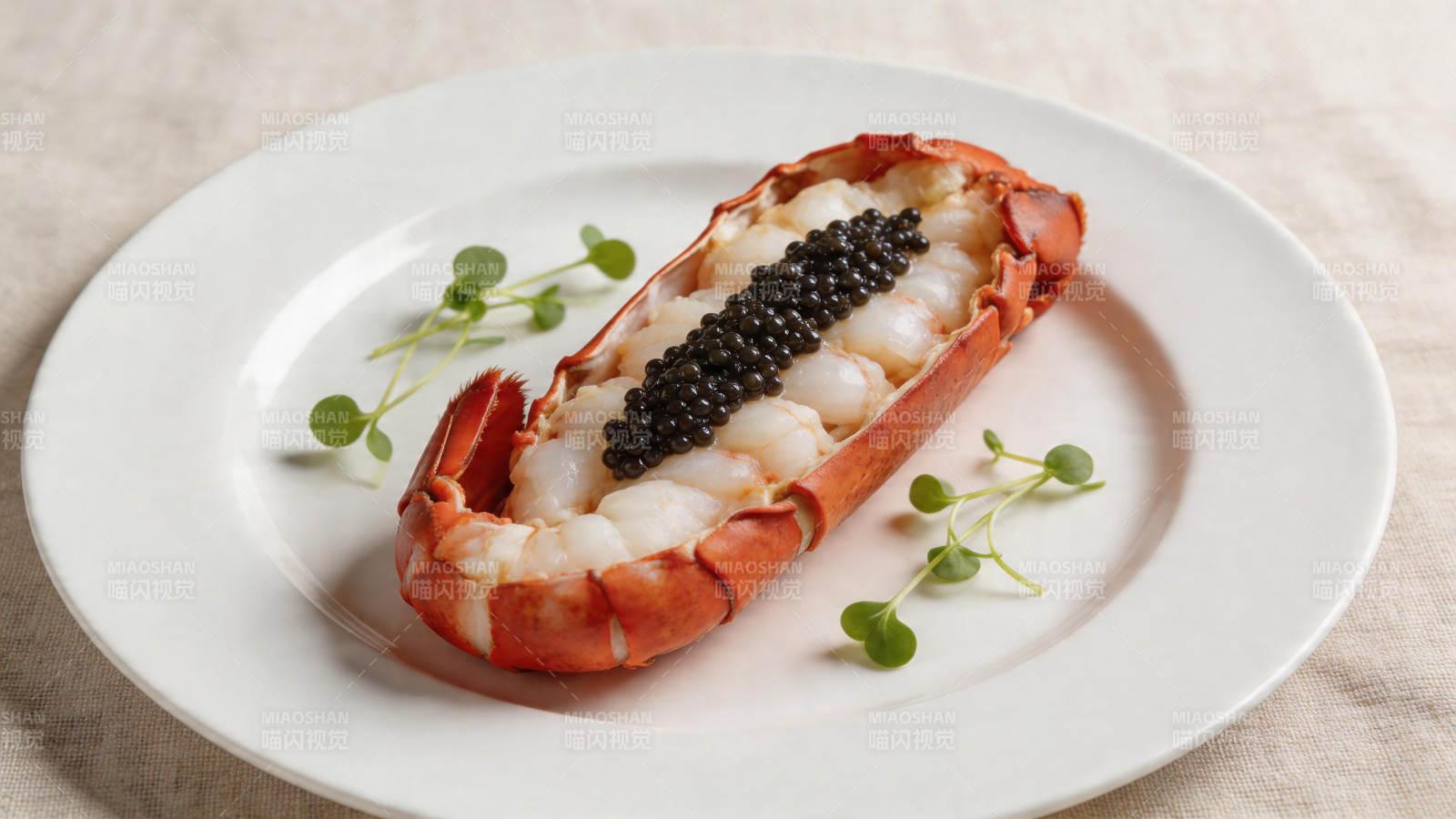 龙虾配鱼子酱 精致美味图片