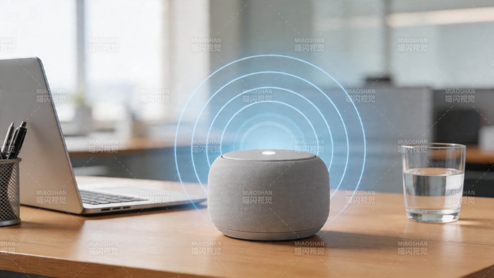 智能音箱办公桌面场景图片