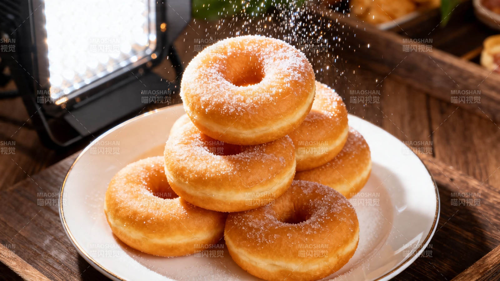 糖粉甜甜圈 香甜诱人堆叠美图片