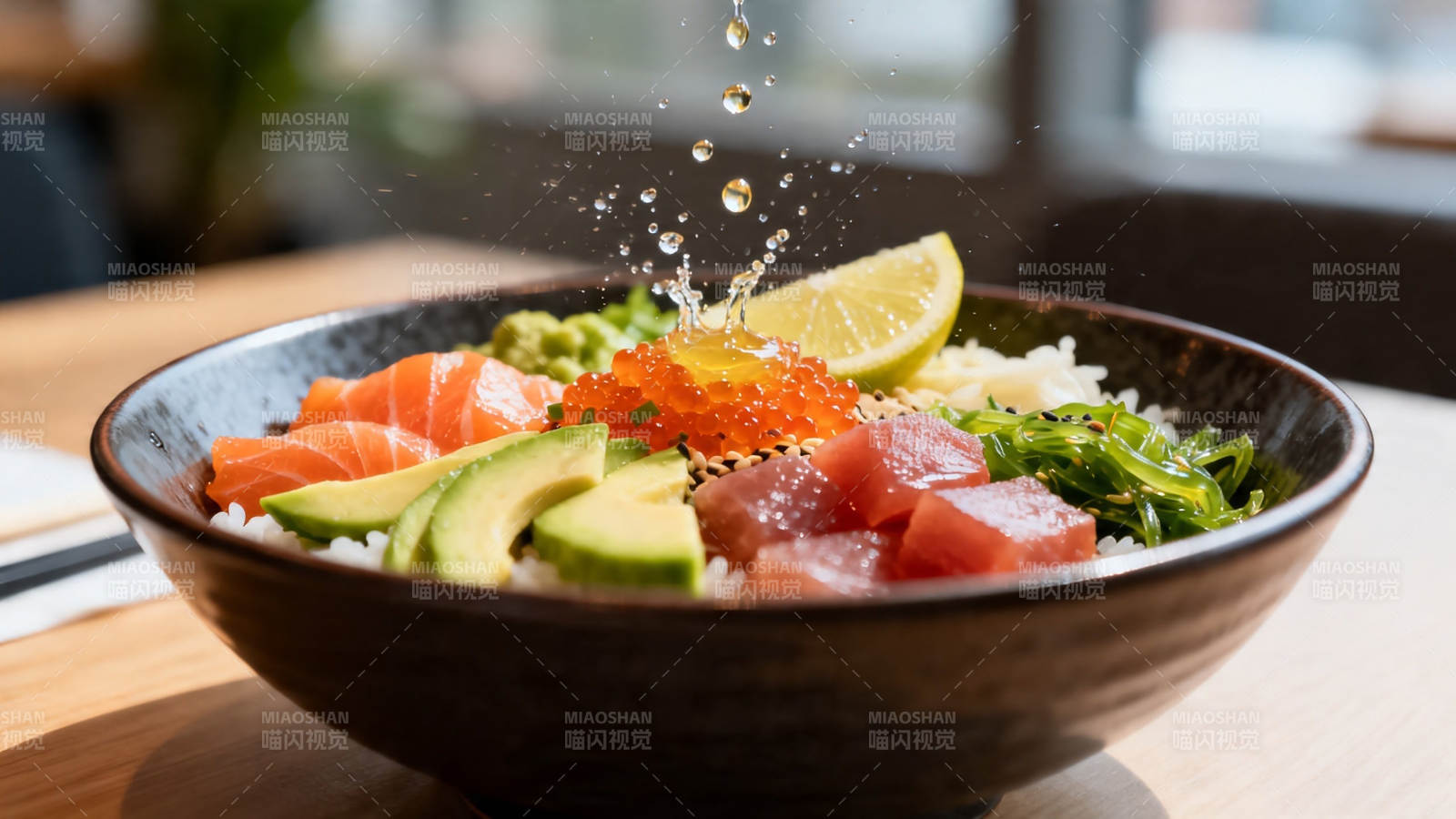 鲜鱼饭 水花飞溅瞬间图片