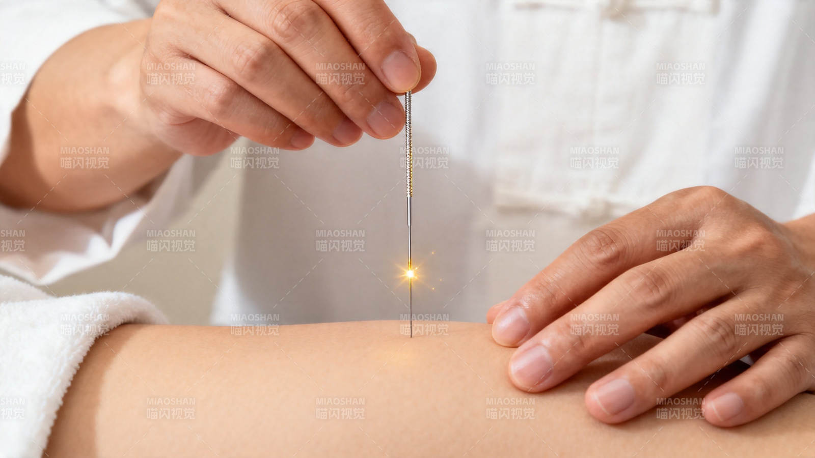 针灸治疗中 针尖发光特效图片